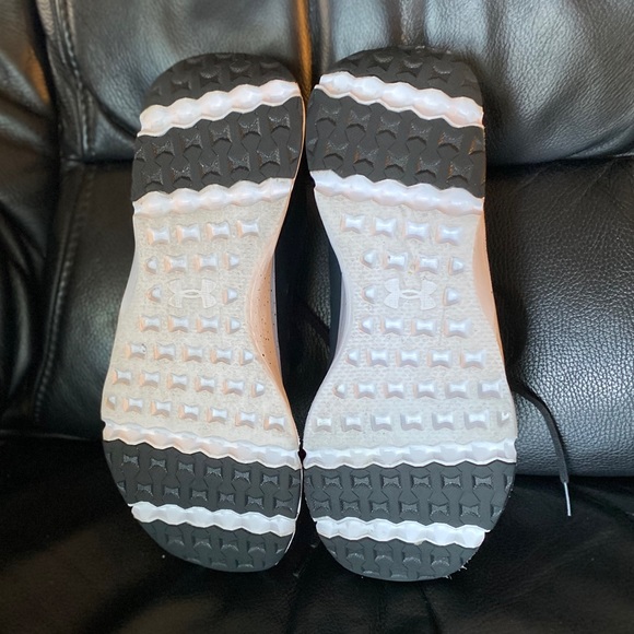 Under Armour mens shoes US 8.5, style# 1274072-004 - Picture 2 of 5